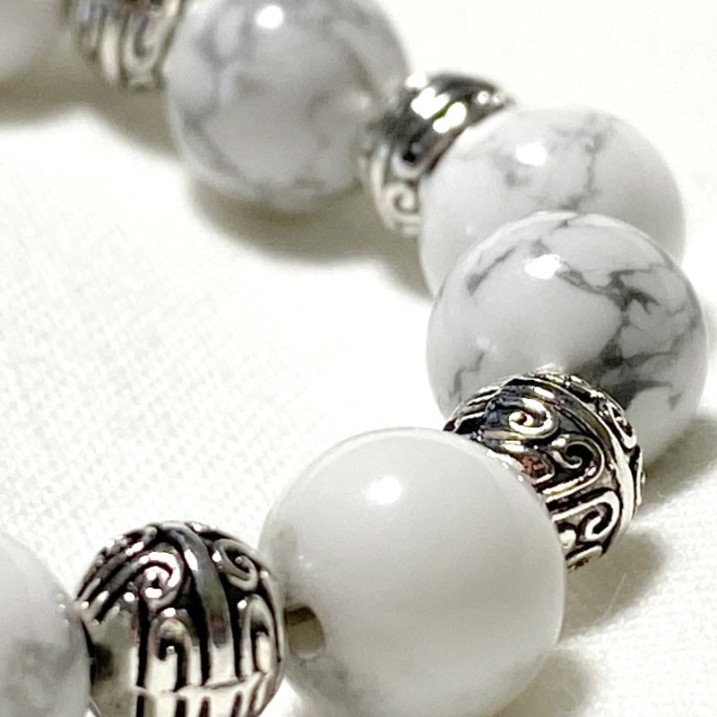 Bracciale in pietra naturale di Howlite - Mod. Blossom - immagine 2