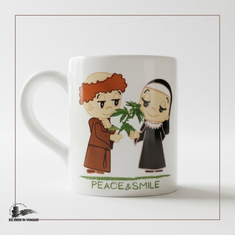 Tazza Mug in ceramica Peace&Smile Questo oggetto in maiolica è un prodotto artigianale realizzato a Deruta, città dall'antica tradizione ceramica. La Mug in ceramica mod. Smile è perfetta per sorseggiare caffè o tisane grazie allo spessore della tazza che mantiene le bevande calde. Prodotto di alta qualità. La Mug fa parte della collezione Gimo by Cannabizzando.