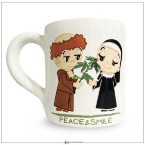 Tazza Mug in ceramica Peace&Smile Questo oggetto in maiolica è un prodotto artigianale realizzato a Deruta, città dall'antica tradizione ceramica. La Mug in ceramica mod. Smile è perfetta per sorseggiare caffè o tisane grazie allo spessore della tazza che mantiene le bevande calde. Prodotto di alta qualità. La Mug fa parte della collezione Gimo by Cannabizzando.