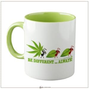Tazza in Ceramica Mug da Caffé - Be Different Questa originale tazza in ceramica bianca con manico ed interno di colore verde pistacchio, con una finitura liscia e lucida, è il compagno ideale per le tue pause quotidiane.